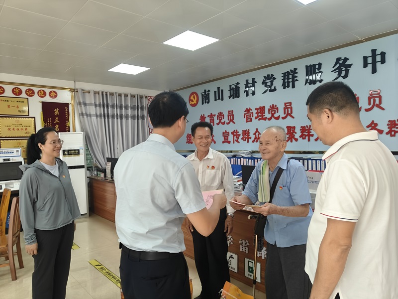 周远慰问老干部、老党员1.jpg